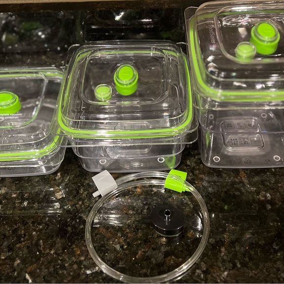 FoodSaver Vacuum sealer machine with foodsaver containers included, Bundle DEAL! - Picture 15 of 16